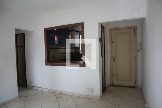 Sala de apartamento para alugar com 2 quartos, 50m² em Irajá, Rio de Janeiro
