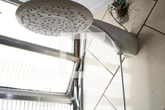 Banheiro de apartamento para alugar com 2 quartos, 50m² em Irajá, Rio de Janeiro