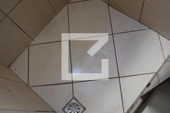 Banheiro de apartamento para alugar com 2 quartos, 50m² em Irajá, Rio de Janeiro