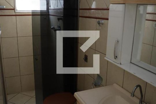 Banheiro de apartamento para alugar com 2 quartos, 50m² em Irajá, Rio de Janeiro