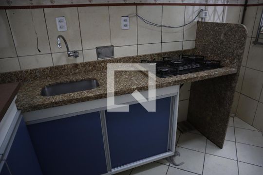 Cozinha de apartamento para alugar com 2 quartos, 50m² em Irajá, Rio de Janeiro
