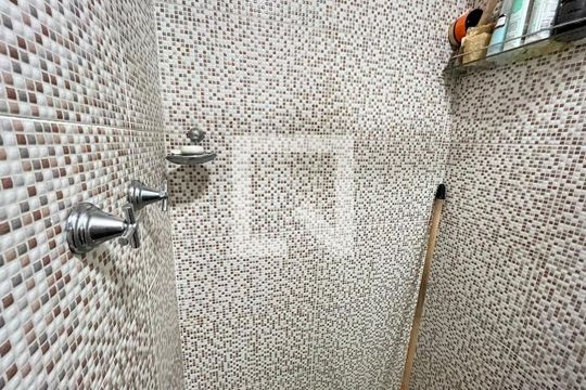 Banheiro suite de apartamento para alugar com 2 quartos, 67m² em Bosque, Campinas