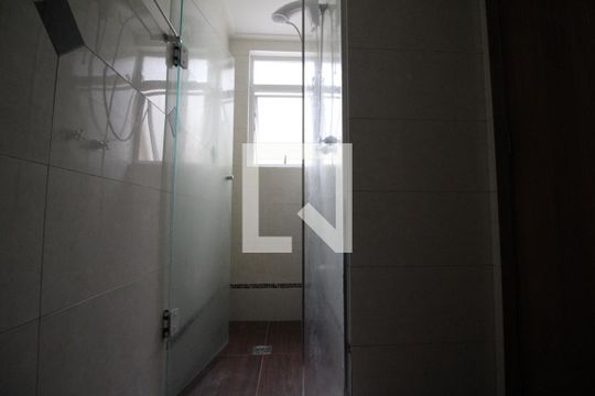 Banheiro de apartamento à venda com 2 quartos, 65m² em Petrópolis, Porto Alegre