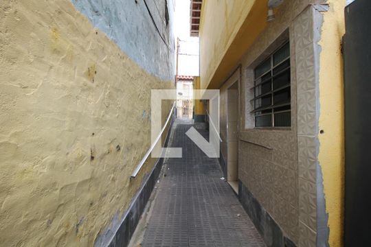 Corredor Externo de casa para alugar com 1 quarto, 49m² em Vila Industrial, São Paulo