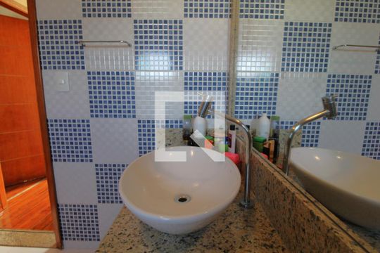 Pia banheiro comum de casa à venda com 3 quartos, 240m² em Jardim Santa Cruz , São Paulo