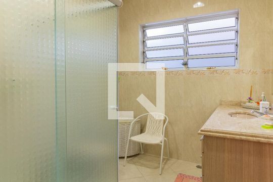 Banheiro  de casa à venda com 2 quartos, 270m² em Parque São Luís, São Paulo