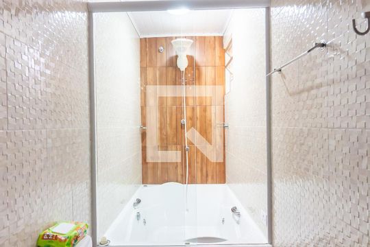 Banheiro da Suíte de casa à venda com 4 quartos, 220m² em Padroeira, Osasco