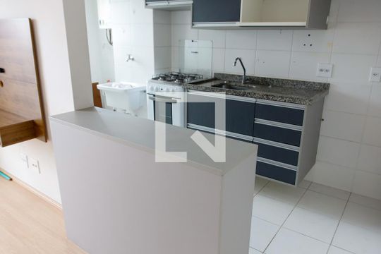 Cozinha de apartamento à venda com 2 quartos, 50m² em Padroeira, Osasco