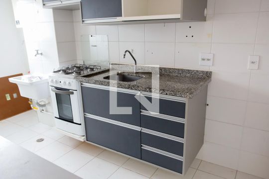 Cozinha de apartamento à venda com 2 quartos, 50m² em Padroeira, Osasco