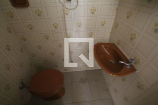 Banheiro de serviço de apartamento para alugar com 3 quartos, 105m² em Vila Mariana, São Paulo
