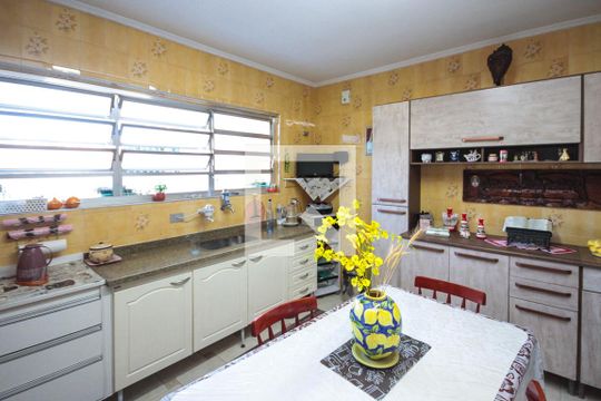 Cozinha de casa à venda com 3 quartos, 360m² em Vila Antonieta, São Paulo