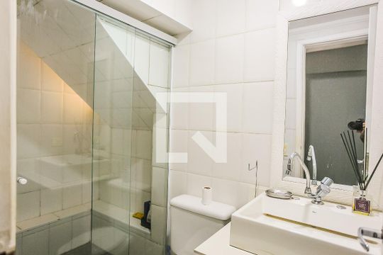 Suíte 1 - Banheiro de apartamento à venda com 4 quartos, 260m² em Vila Progredior, São Paulo