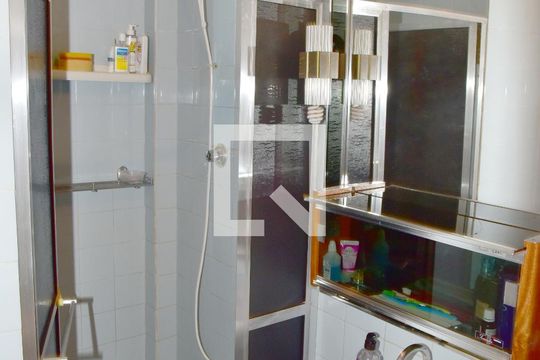 Banheiro de apartamento à venda com 3 quartos, 80m² em Jardim Santo Antoninho, São Paulo