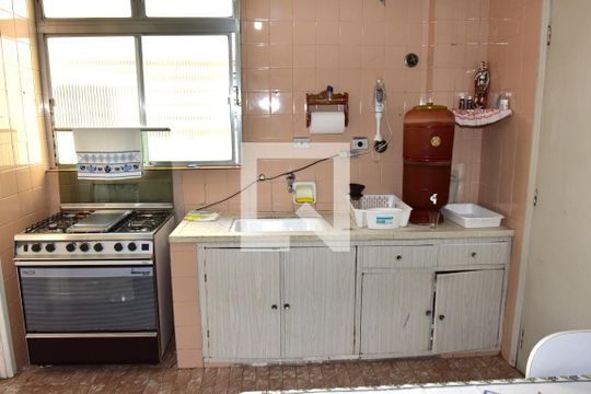 Cozinha de apartamento à venda com 3 quartos, 80m² em Jardim Santo Antoninho, São Paulo