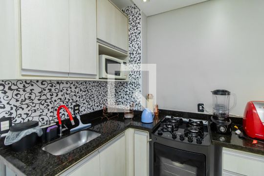 Cozinha de apartamento para alugar com 1 quarto, 33m² em Jardim Santa Terezinha (zona Leste), São Paulo