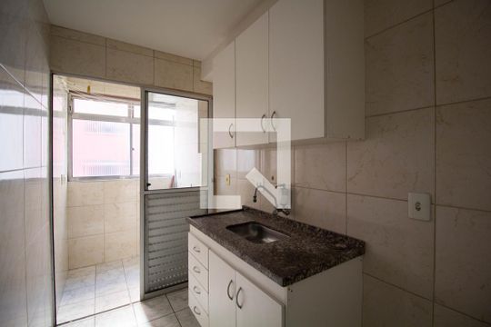 Cozinha de apartamento para alugar com 2 quartos, 48m² em Itaquera, São Paulo