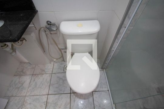 Banheiro de apartamento para alugar com 2 quartos, 48m² em Itaquera, São Paulo