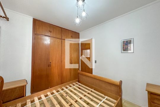 Quarto de apartamento para alugar com 3 quartos, 140m² em Jardim Astúrias, Guarujá