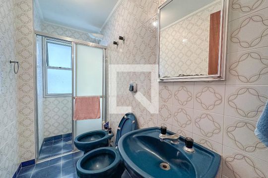 Banheiro 1 de apartamento para alugar com 3 quartos, 140m² em Jardim Astúrias, Guarujá