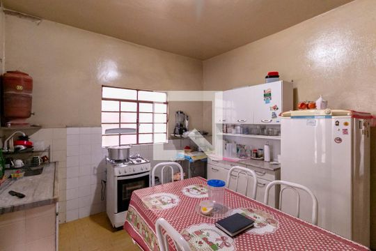 Cozinha de casa à venda com 3 quartos, 250m² em Caiçaras, Belo Horizonte