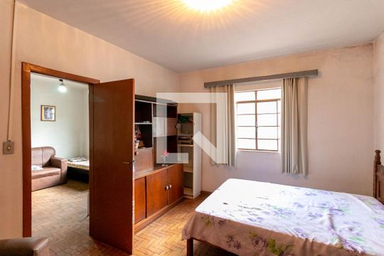 Quarto 1 de casa à venda com 3 quartos, 250m² em Caiçaras, Belo Horizonte
