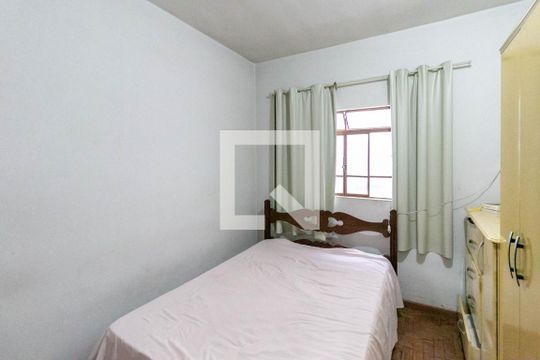 Quarto 2 de casa à venda com 3 quartos, 250m² em Caiçaras, Belo Horizonte