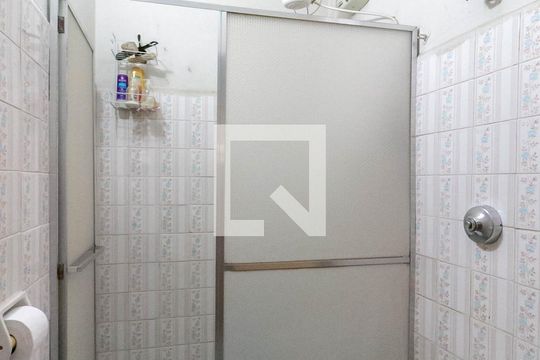 Banheiro Social de casa à venda com 3 quartos, 250m² em Caiçaras, Belo Horizonte
