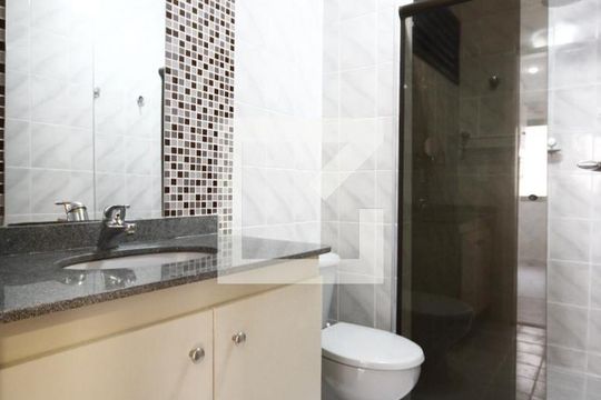 Banheiro de apartamento para alugar com 1 quarto, 38m² em Vila Mariana, São Paulo