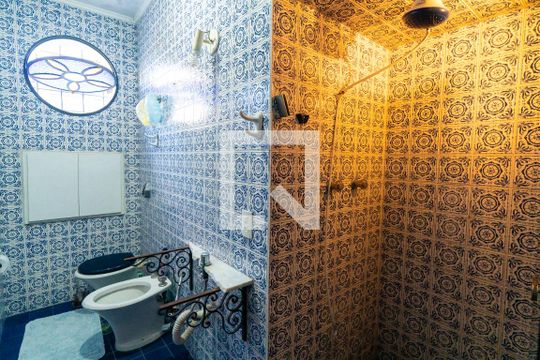 Banheiro da Suíte de casa para alugar com 5 quartos, 340m² em Jardim Prudência, São Paulo