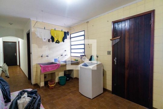 Área de Serviço de casa para alugar com 5 quartos, 340m² em Jardim Prudência, São Paulo