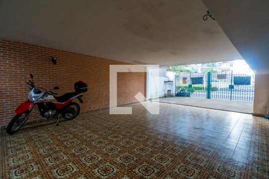 Garagem de casa para alugar com 5 quartos, 340m² em Jardim Prudência, São Paulo