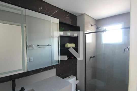Banheiro  de apartamento para alugar com 2 quartos, 47m² em Vila Galvão, Guarulhos