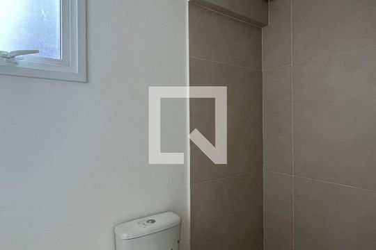 Banheiro do Quarto 2 de apartamento à venda com 2 quartos, 15721m² em Menino Deus, Porto Alegre