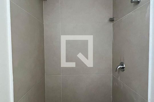Banheiro do Quarto 2 de apartamento à venda com 2 quartos, 15721m² em Menino Deus, Porto Alegre