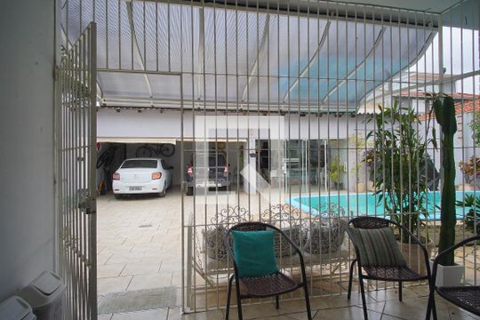 Sala _Vista de casa para alugar com 3 quartos, 215m² em Jardim Planalto, Porto Alegre