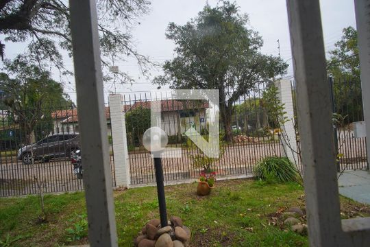 Escritório de casa para alugar com 3 quartos, 215m² em Jardim Planalto, Porto Alegre