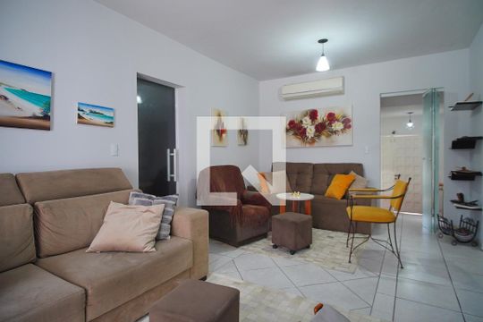 Sala de casa para alugar com 3 quartos, 215m² em Jardim Planalto, Porto Alegre