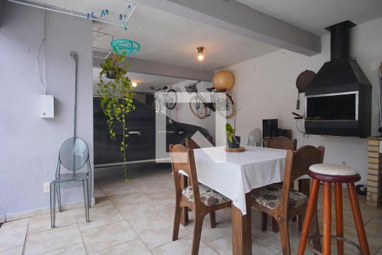 Área comum de casa para alugar com 3 quartos, 215m² em Jardim Planalto, Porto Alegre