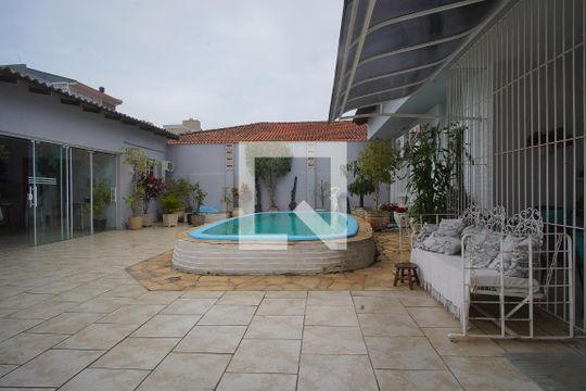 Área comum de casa para alugar com 3 quartos, 215m² em Jardim Planalto, Porto Alegre