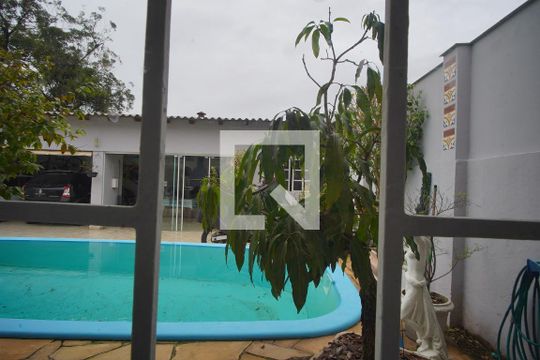 Quarto 1_Vista de casa para alugar com 3 quartos, 215m² em Jardim Planalto, Porto Alegre