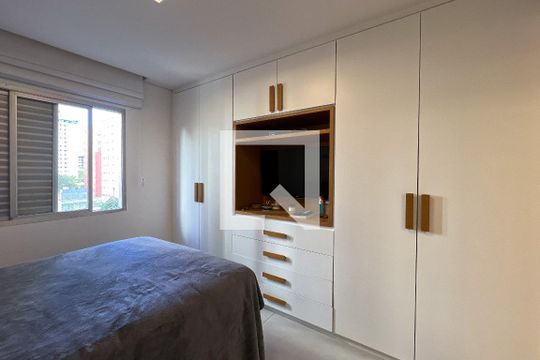Suíte de apartamento para alugar com 2 quartos, 70m² em Indianópolis, São Paulo