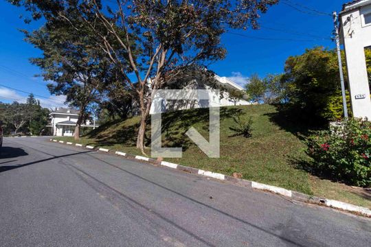 Vista da Rua de casa para alugar com 3 quartos, 342m² em Jardim Indaiá, Embu das Artes