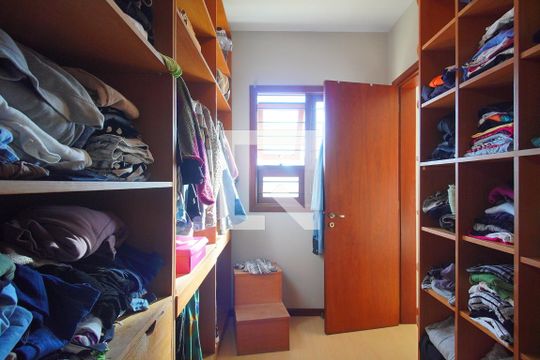 Closet da suíte de casa à venda com 3 quartos, 360m² em Jardim Mauá, Novo Hamburgo