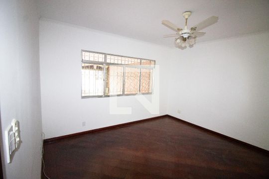 Casa à venda com 3 quartos, 200m² em Vila Santo Estevão, São Paulo