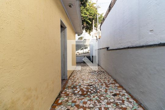 Corredor de Passagem  de casa para alugar com 1 quarto, 27m² em Vila Moraes, São Paulo