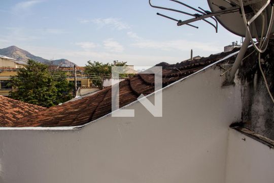 Sala - Janela de casa para alugar com 1 quarto, 70m² em Engenho de Dentro, Rio de Janeiro