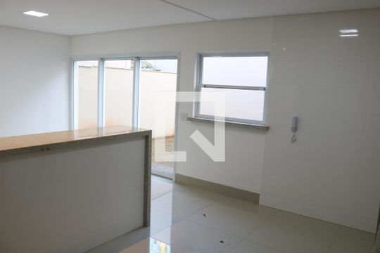 Cozinha de casa de condomínio para alugar com 4 quartos, 192m² em Jardim Mariliza, Goiânia
