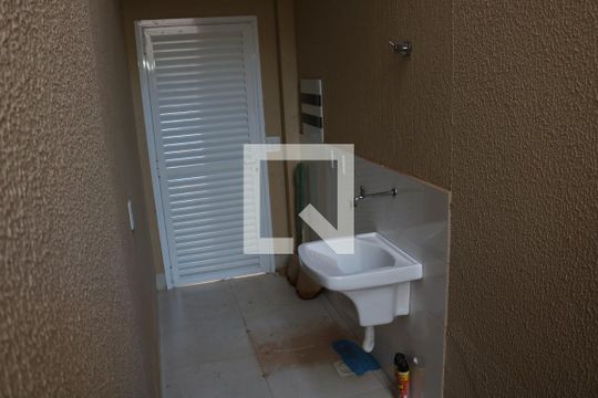 Área de Serviço de casa de condomínio para alugar com 4 quartos, 192m² em Jardim Mariliza, Goiânia
