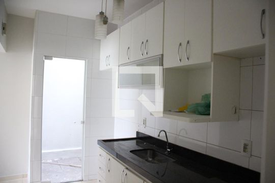 Cozinha de apartamento para alugar com 3 quartos, 64m² em Jardim Patrícia, Uberlândia