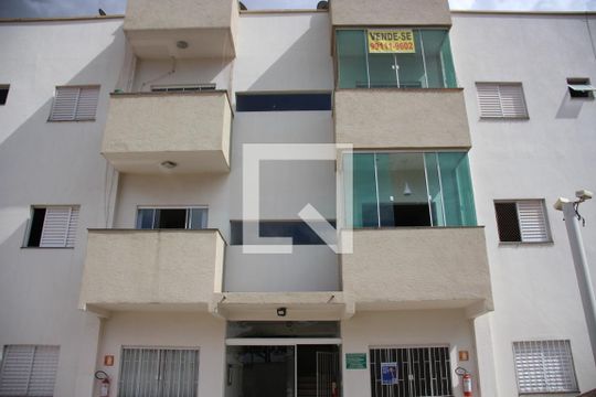 Fachada do bloco de apartamento para alugar com 3 quartos, 64m² em Jardim Patrícia, Uberlândia